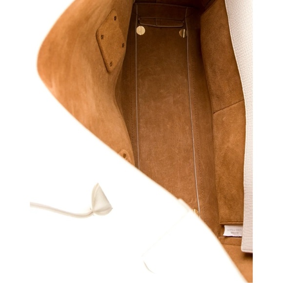 BOTTEGA VENETA Arco 33 Leather Tote In White - Picture 3 of 3